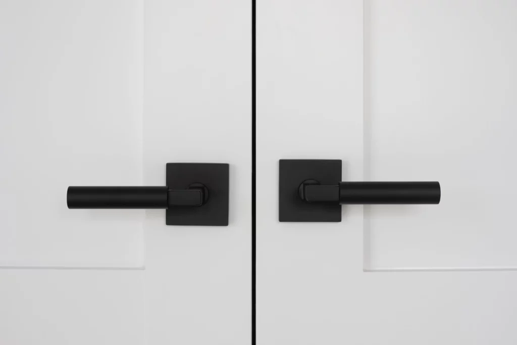 matte-black-kitchen-doors-modern-min