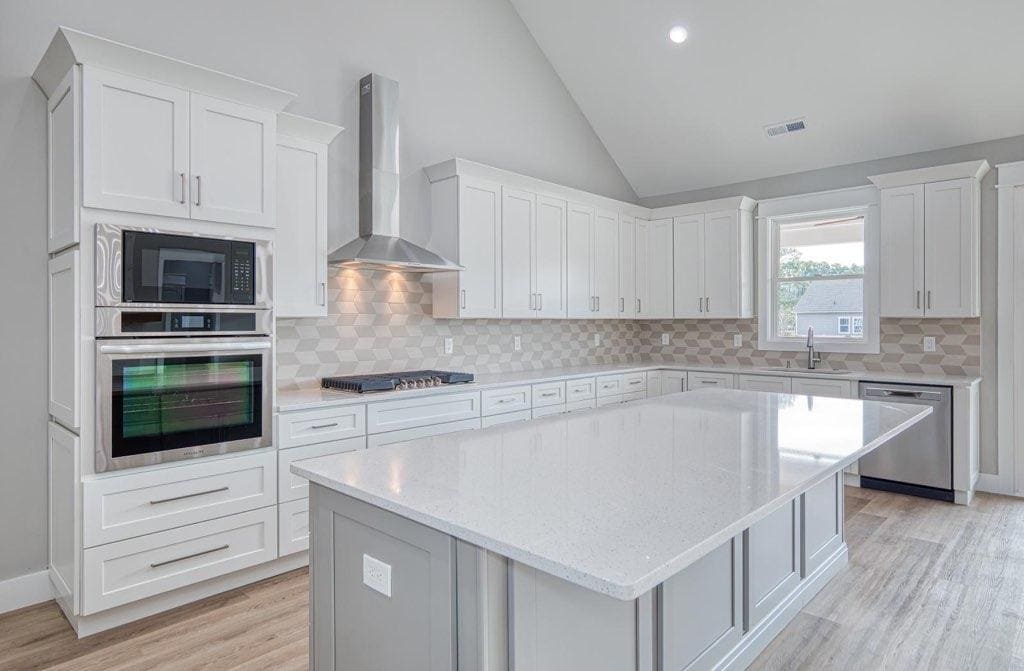 Completed kitchen with beautifully crafted cabinets in Daniel Island, SC